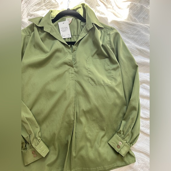Vintage Green button up - Picture 3 of 14